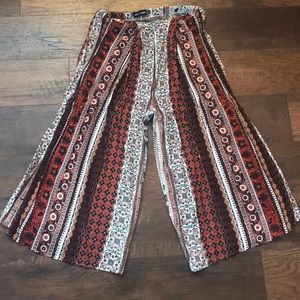 Split front Printed Pants • PrettyLittleThing